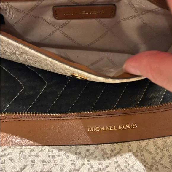 Michael Kors 3 in 1 Tote - Picture 10 of 16